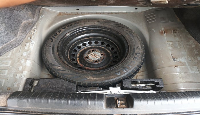 2015 Honda Amaze 1.5L I-DTEC S, Diesel, Manual, 90,176 km, tyre