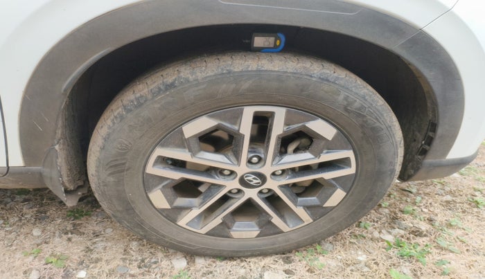 2022 Hyundai VENUE SX (O) 1.5 CRDI, Diesel, Manual, 81,123 km, tyre