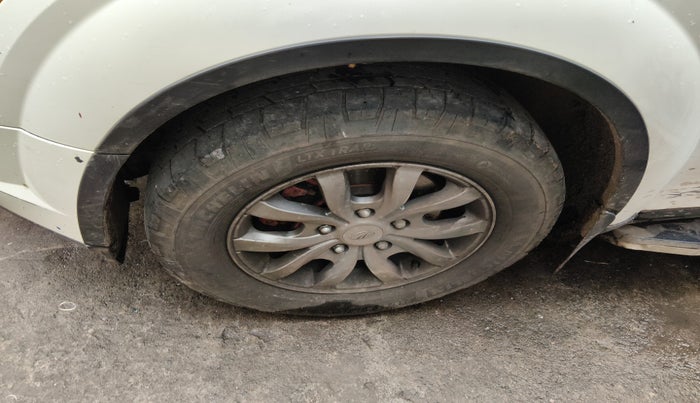 2017 Mahindra XUV500 W10, Diesel, Manual, 1,43,377 km, tyre