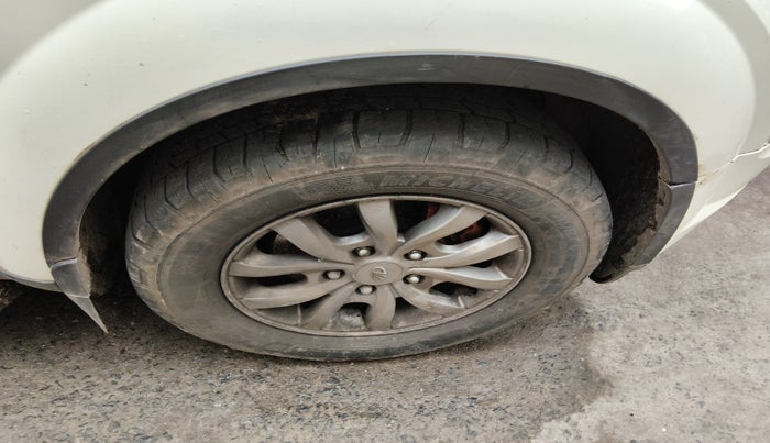 2017 Mahindra XUV500 W10, Diesel, Manual, 1,43,377 km, tyre