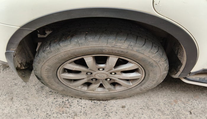 2017 Mahindra XUV500 W10, Diesel, Manual, 1,43,377 km, tyre