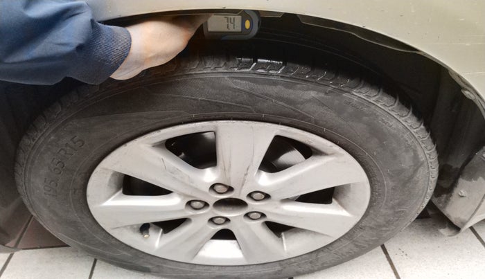 2010 Toyota Corolla Altis G PETROL, Petrol, Manual, 84,254 km, tyre