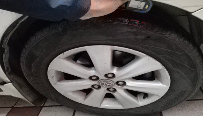 2010 Toyota Corolla Altis G PETROL, Petrol, Manual, 84,254 km, tyre