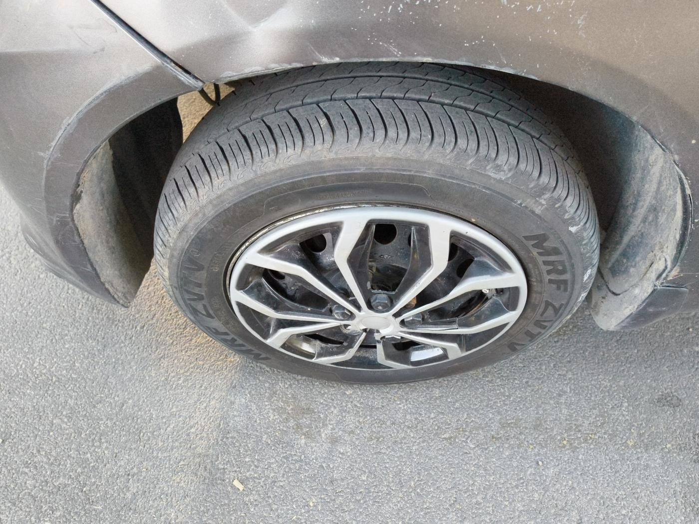 2013 Honda Amaze 1.5L I-DTEC S, Diesel, Manual, 1,50,400 km, tyre