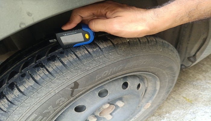 2015 Maruti Swift Dzire VXI, Petrol, Manual, 37,637 km, tyre