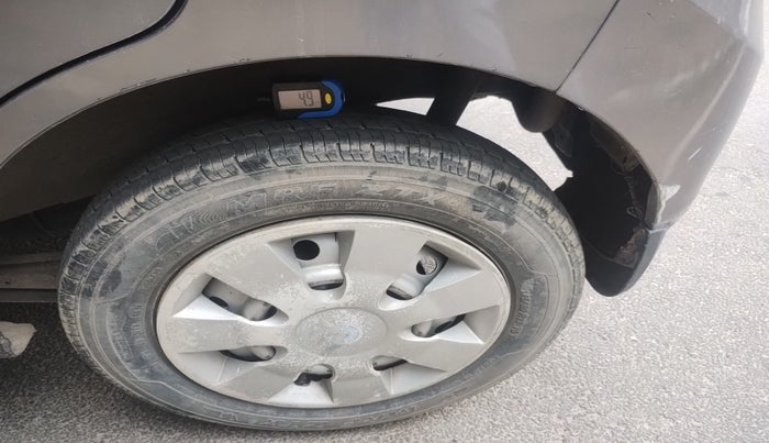 2012 Maruti Wagon R 1.0 LXI CNG, Petrol, Manual, 44,811 km, tyre