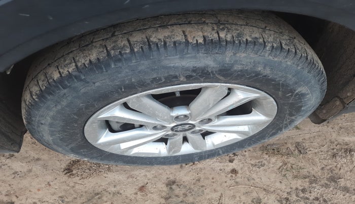 2016 Hyundai Creta SX 1.6 DIESEL, Diesel, Manual, 1,04,833 km, tyre