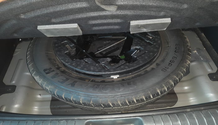 2016 Hyundai Creta SX 1.6 DIESEL, Diesel, Manual, 1,04,833 km, tyre