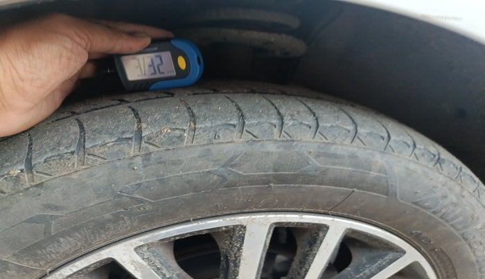 2017 Maruti Dzire ZDI PLUS AMT, Diesel, Automatic, 1,11,513 km, tyre