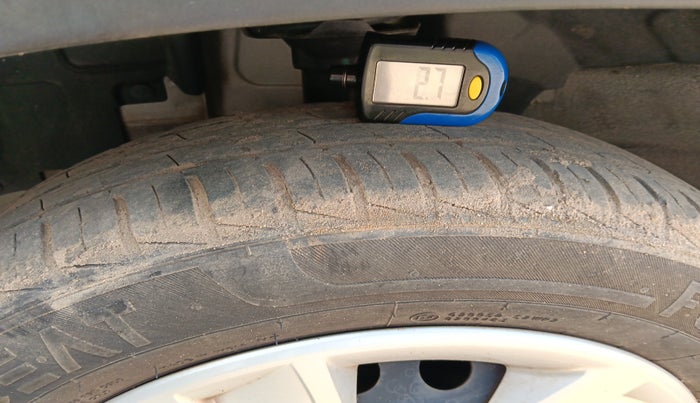 2022 Renault Kwid RXT 1.0 (O), Petrol, Manual, 40,107 km, tyre