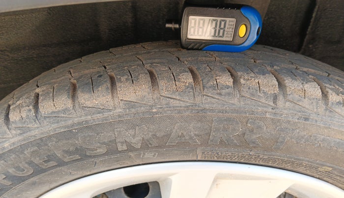 2022 Renault Kwid RXT 1.0 (O), Petrol, Manual, 40,107 km, tyre