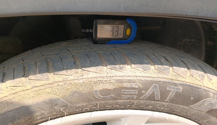 2022 Renault Kwid RXT 1.0 (O), Petrol, Manual, 40,107 km, tyre