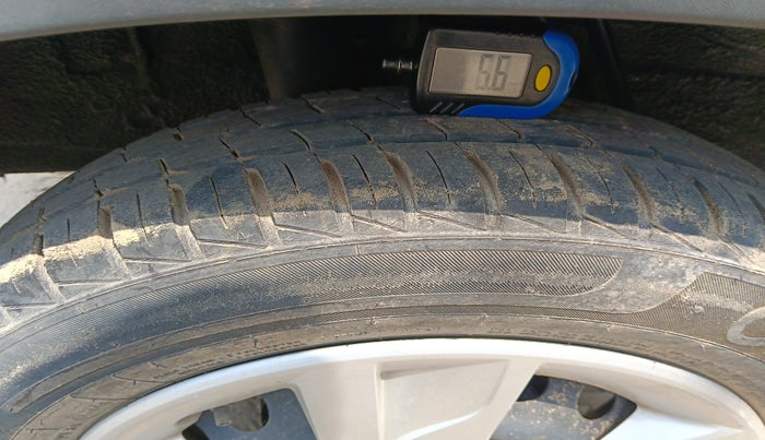 2022 Renault Kwid RXT 1.0 (O), Petrol, Manual, 40,107 km, tyre