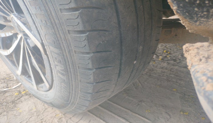 2016 Mahindra TUV300 T6, Diesel, Manual, 1,17,415 km, tyre
