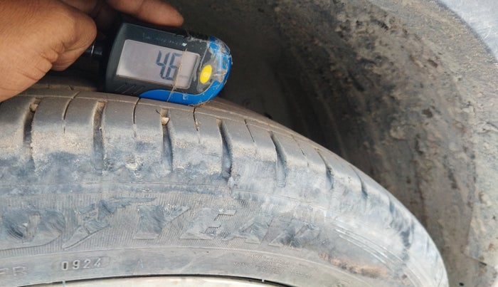 2024 MG HECTOR PLUS Select Pro 1.5 MT 7 STR, Petrol, Manual, 26,670 km, tyre