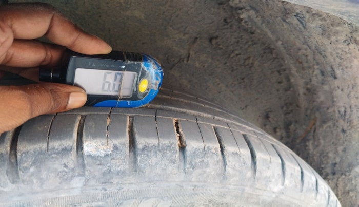 2024 MG HECTOR PLUS Select Pro 1.5 MT 7 STR, Petrol, Manual, 26,670 km, tyre