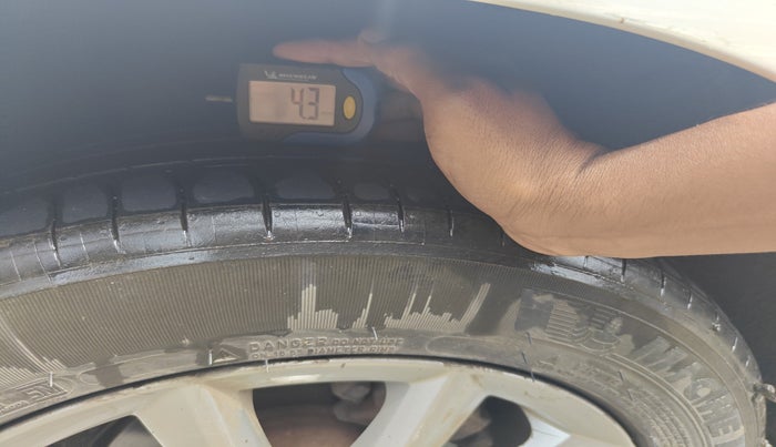 2015 Skoda Octavia AMBITION 1.4 TSI, Petrol, Manual, 1,16,000 km, tyre