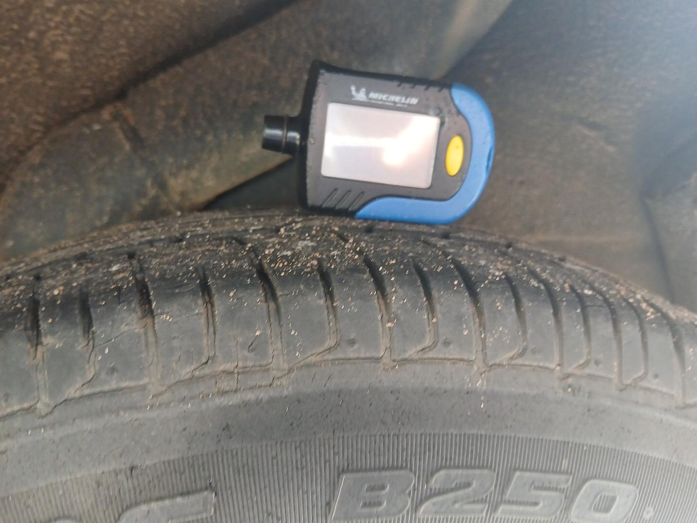 2012 Hyundai i10 MAGNA 1.2, Petrol, Manual, 41,822 km, tyre