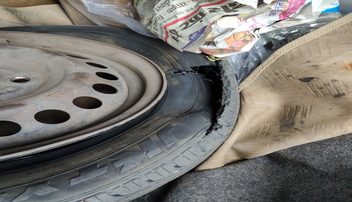 2013 Honda Amaze 1.2L I-VTEC S, Petrol, Manual, 76,615 km, tyre