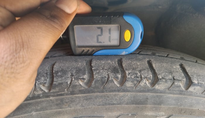 2010 Hyundai i10 MAGNA 1.1, Petrol, Manual, 1,19,335 km, tyre