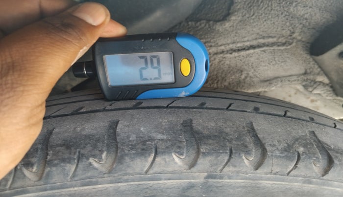 2010 Hyundai i10 MAGNA 1.1, Petrol, Manual, 1,19,335 km, tyre