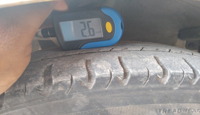 2010 Hyundai i10 MAGNA 1.1, Petrol, Manual, 1,19,335 km, tyre