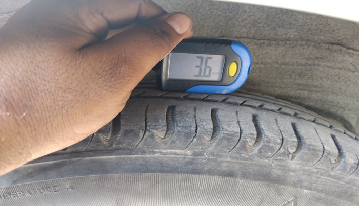 2010 Hyundai i10 MAGNA 1.1, Petrol, Manual, 1,19,335 km, tyre