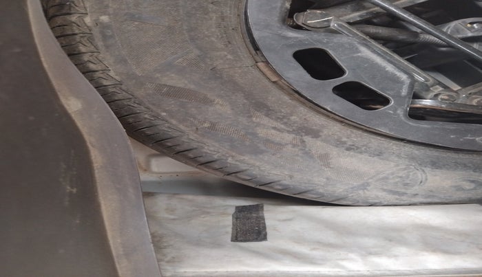 2010 Hyundai i10 MAGNA 1.1, Petrol, Manual, 1,19,335 km, tyre