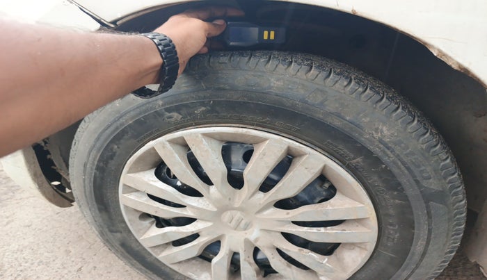 2017 Maruti Dzire VDI, Diesel, Manual, 1,22,361 km, tyre