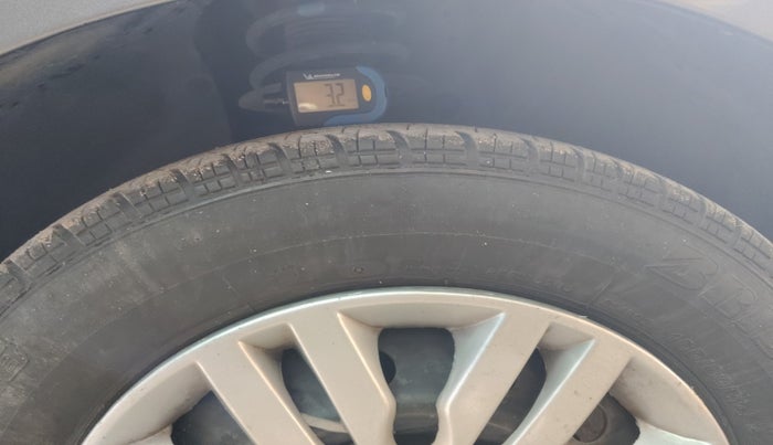 2017 Maruti Dzire VDI, Diesel, Manual, 1,76,794 km, tyre