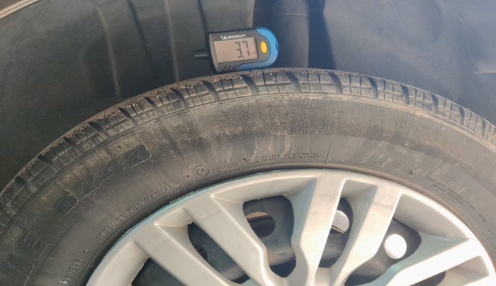 2017 Maruti Dzire VDI, Diesel, Manual, 1,76,794 km, tyre