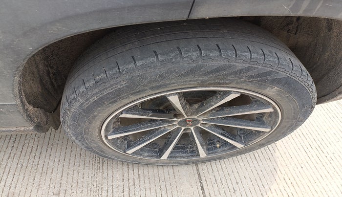 2023 Maruti BREZZA LXI SMART HYBRID, Petrol, Manual, 22,068 km, tyre