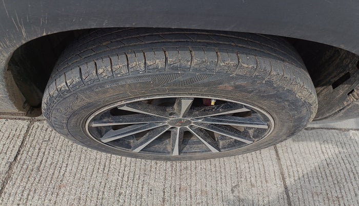 2023 Maruti BREZZA LXI SMART HYBRID, Petrol, Manual, 22,068 km, tyre