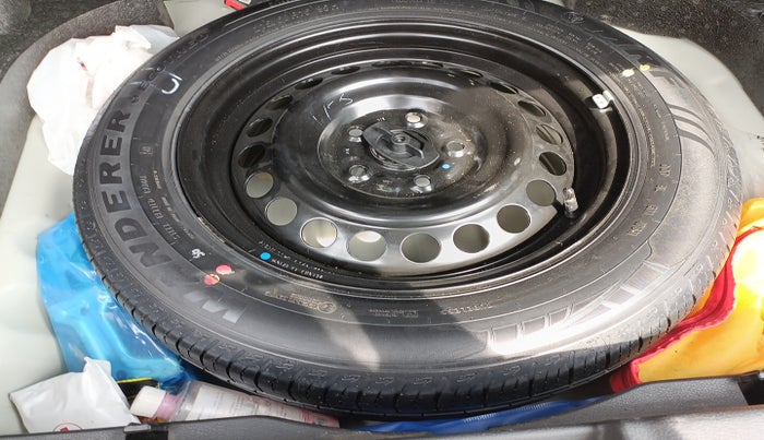 2023 Maruti BREZZA LXI SMART HYBRID, Petrol, Manual, 22,068 km, tyre