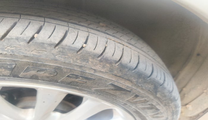 2013 Toyota Etios Liva V, Petrol, Manual, 80,182 km, tyre