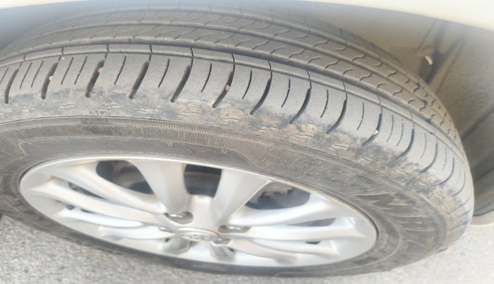 2013 Toyota Etios Liva V, Petrol, Manual, 80,182 km, tyre