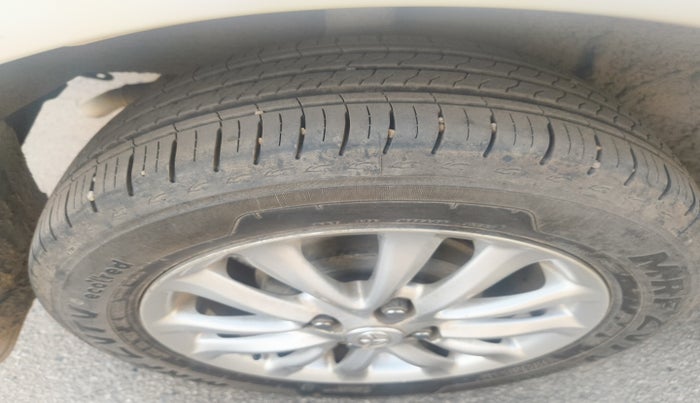 2013 Toyota Etios Liva V, Petrol, Manual, 80,182 km, tyre