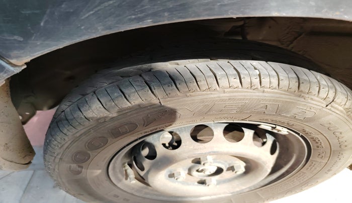 2014 Maruti Alto 800 VXI, Petrol, Manual, 2,14,618 km, tyre