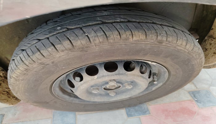 2014 Maruti Alto 800 VXI, Petrol, Manual, 2,14,618 km, tyre