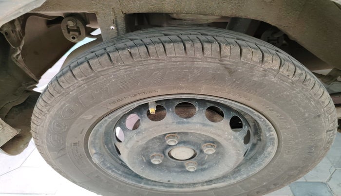 2014 Maruti Alto 800 VXI, Petrol, Manual, 2,14,618 km, tyre