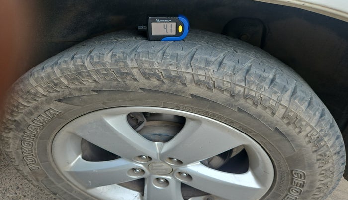 2010 Maruti Grand Vitara 2.4 AT, Petrol, Automatic, 1,95,020 km, tyre