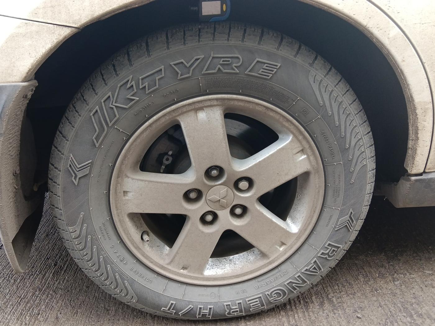 2011 Mitsubishi Outlander 2.4 MIVEC, Petrol, Automatic, 99,210 km, tyre