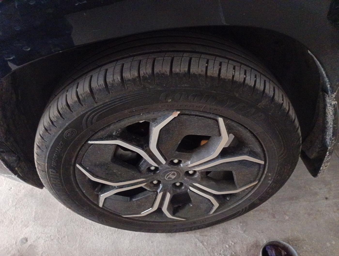 2025 Tata Curvv Accomplished Plus A 1.2 Hyperion GDI Petrol 6MT, Petrol, Manual, 6,000 km, tyre