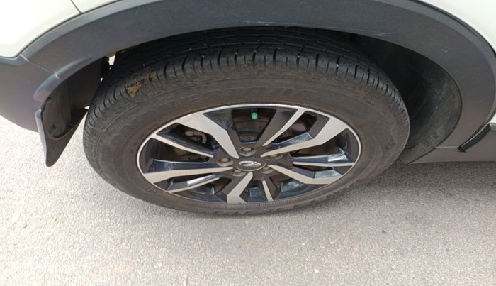 2020 Mahindra XUV300 W8 1.5 DIESEL AMT, Diesel, Automatic, 91,816 km, tyre