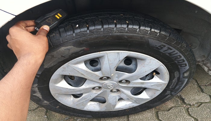 2016 Hyundai Elite i20 SPORTZ 1.4 CRDI, Diesel, Manual, 1,06,162 km, tyre