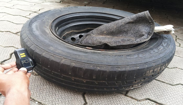 2016 Hyundai Elite i20 SPORTZ 1.4 CRDI, Diesel, Manual, 1,06,162 km, tyre