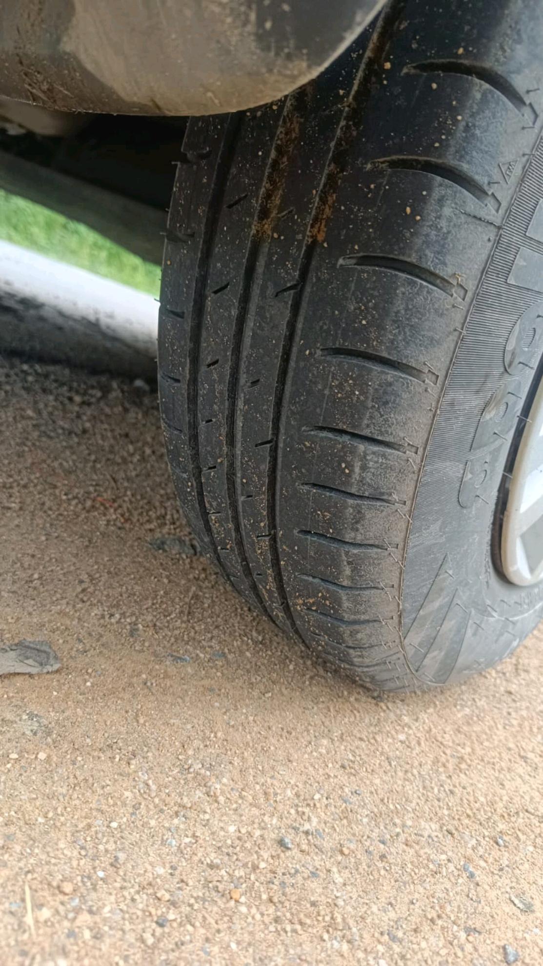 2017 Maruti Dzire VXI, Petrol, Manual, 53,080 km, tyre