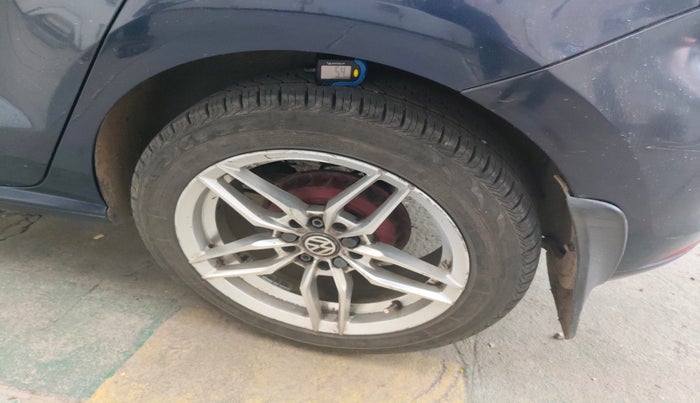 2015 Volkswagen Polo HIGHLINE1.5L, Diesel, Manual, 1,75,923 km, tyre