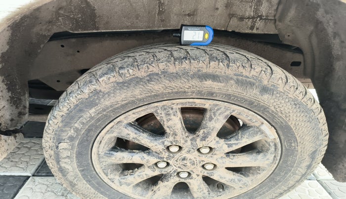 2015 Toyota Innova 2.5 VX 7 STR, Diesel, Manual, 2,38,256 km, tyre