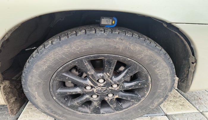 2015 Toyota Innova 2.5 VX 7 STR, Diesel, Manual, 2,38,256 km, tyre